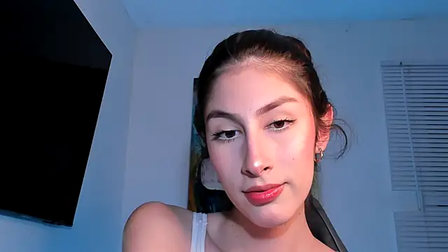 Snapshot of valeria_gonzales_ chatting on 12.15.24 valeria gonzales online show from 12.15.24