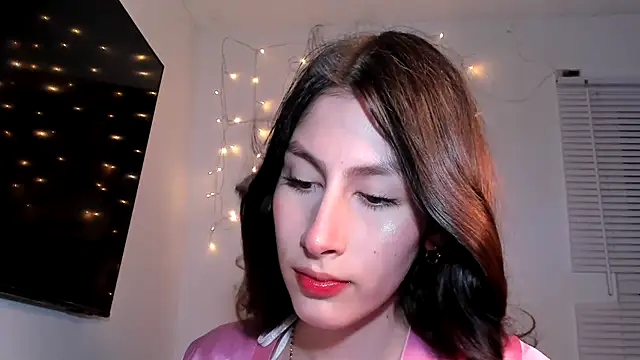 Snapshot of valeria_gonzales_ chatting on 12.21.24 valeria gonzales online show from 12.21.24