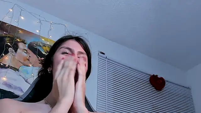 Snapshot of valeria_gonzales_ chatting on 12.21.24 valeria gonzales online show from 12.21.24