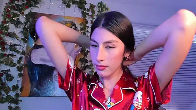 Snapshot of valeria_gonzales_ chatting on 02.05.25 valeria gonzales online show from 02.05.25