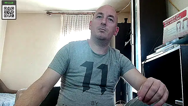 Snapshot of Johan___Barker chatting on 01.10.25 Johan   Barker online show from 01.10.25