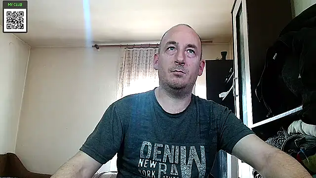 Snapshot of Johan___Barker chatting on 02.10.25 Johan   Barker online show from 02.10.25