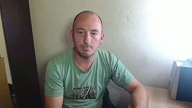 Snapshot of Johan___Barker chatting on 10.27.25 Johan   Barker online show from 10.27.25