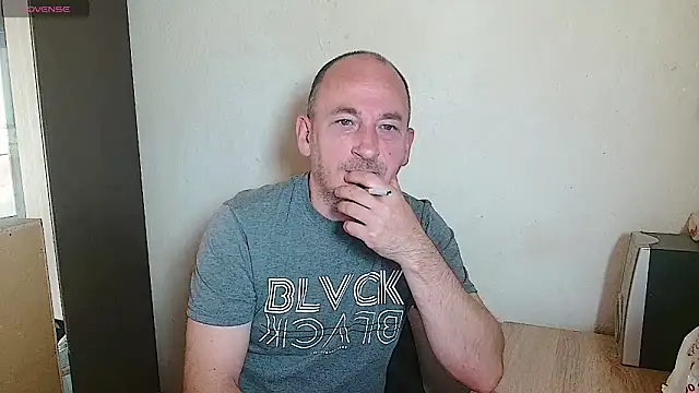 Snapshot of Johan___Barker chatting on 04.13.26 Johan Barker online show from 04.13.26