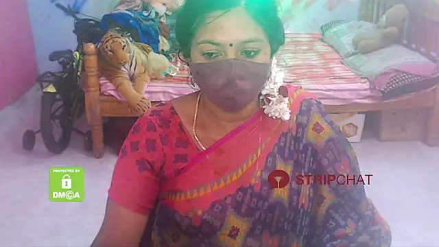 Snapshot of Novapol chatting on 12.25.24 Novapol online show from 12.25.24