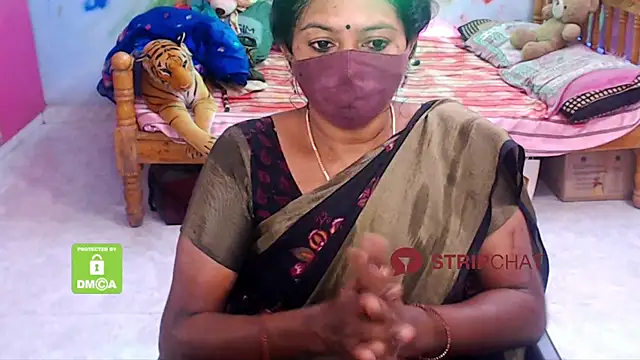 Snapshot of Novapol chatting on 12.26.24 Novapol online show from 12.26.24