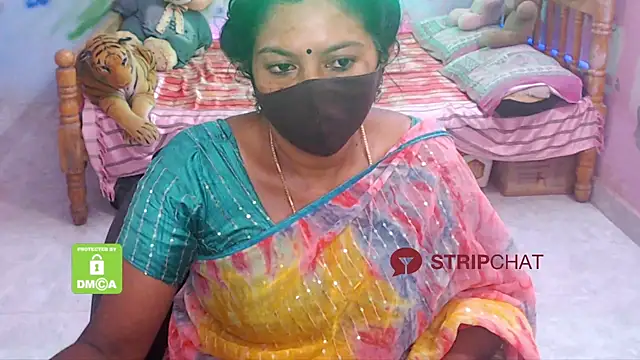 Snapshot of Novapol chatting on 01.05.25 Novapol online show from 01.05.25