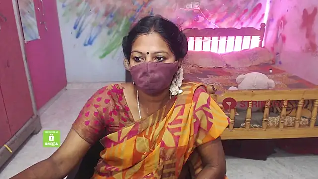 Snapshot of Novapol chatting on 09.19.25 Novapol online show from 09.19.25