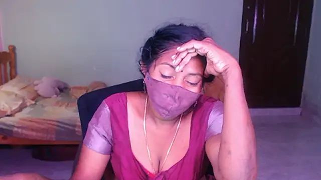 Snapshot of Novapol chatting on 05.31.26 Novapol online show from 05.31.26