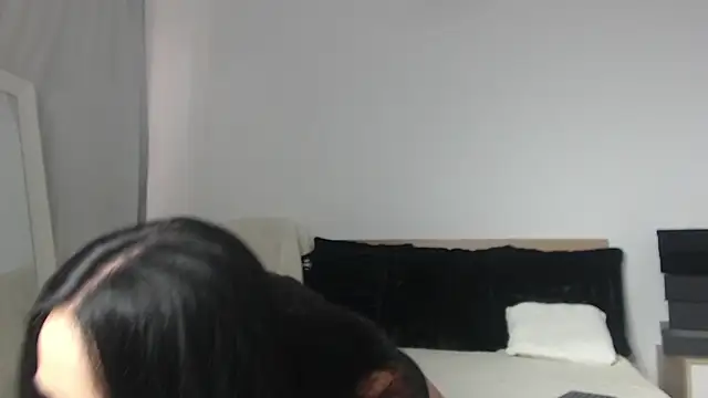Layla23a online show from 06.19.26