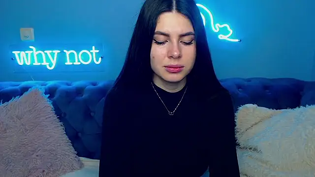 Snapshot of ViollinaLove chatting on 02.04.25 ViollinaLove online show from 02.04.25