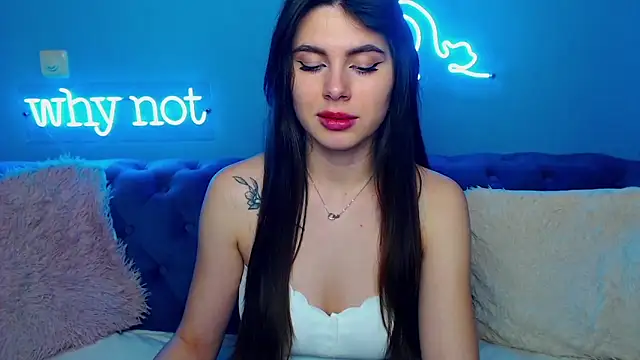 Snapshot of ViollinaLove chatting on 02.10.25 ViollinaLove online show from 02.10.25