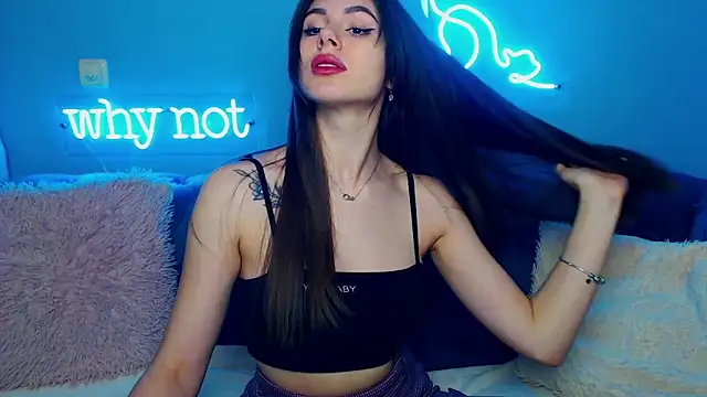 Snapshot of ViollinaLove chatting on 02.11.25 ViollinaLove online show from 02.11.25