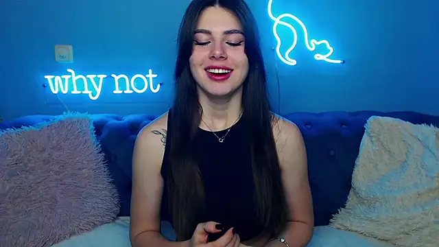 Snapshot of ViollinaLove chatting on 02.14.25 ViollinaLove online show from 02.14.25