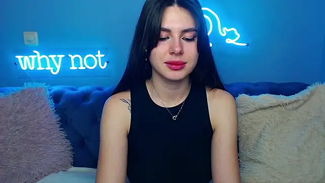 Snapshot of ViollinaLove chatting on 02.14.25 ViollinaLove online show from 02.14.25