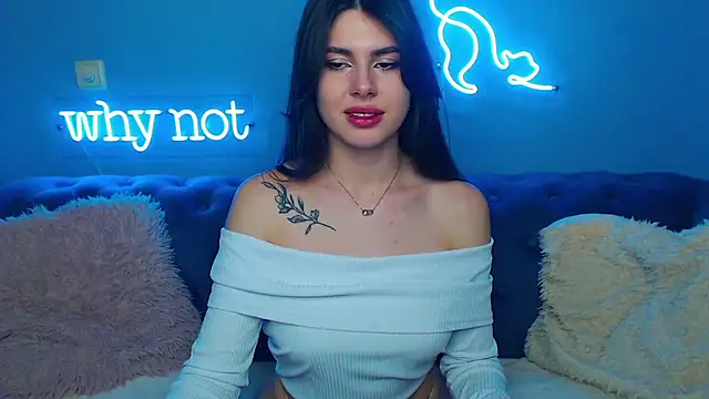 Snapshot of ViollinaLove chatting on 03.01.25 ViollinaLove online show from 03.01.25