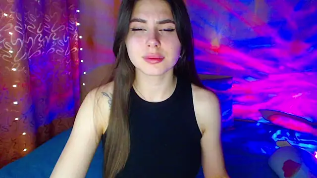 Snapshot of ViollinaLove chatting on 03.11.25 ViollinaLove online show from 03.11.25