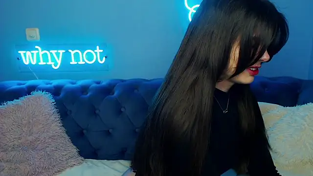 Snapshot of ViollinaLove chatting on 03.18.25 ViollinaLove online show from 03.18.25