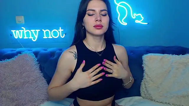 Snapshot of ViollinaLove chatting on 03.21.25 ViollinaLove online show from 03.21.25