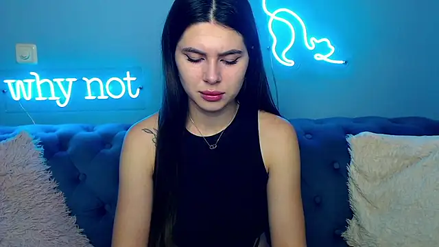 Snapshot of ViollinaLove chatting on 10.13.25 ViollinaLove online show from 10.13.25