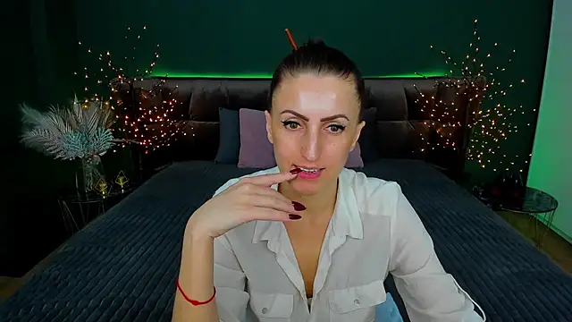 Rebecca Diamond online show from 02.17.25