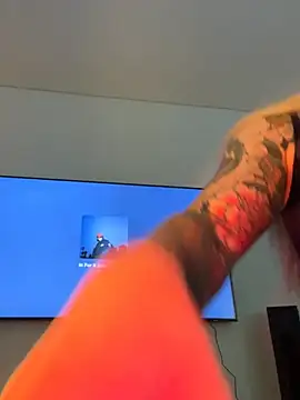 Snapshot of curchez_ chatting on 12.23.24 curchez online show from 12.23.24