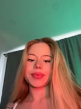 Snapshot of curchez_ chatting on 01.31.25 curchez online show from 01.31.25