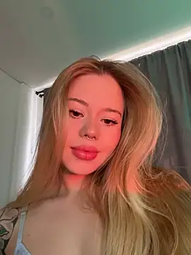 Snapshot of curchez_ chatting on 02.01.25 curchez online show from 02.01.25