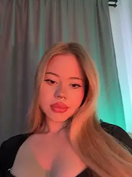 Snapshot of curchez_ chatting on 02.06.25 curchez online show from 02.06.25