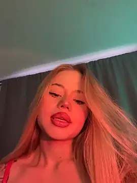 Snapshot of curchez_ chatting on 02.10.25 curchez online show from 02.10.25