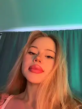 Snapshot of curchez_ chatting on 02.11.25 curchez online show from 02.11.25