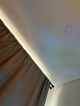 Snapshot of curchez_ chatting on 02.18.25 curchez online show from 02.18.25