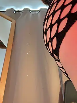 Snapshot of curchez_ chatting on 09.23.25 curchez online show from 09.23.25