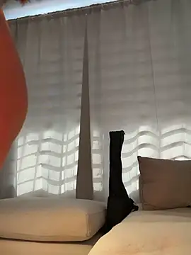 Snapshot of curchez_ chatting on 09.24.25 curchez online show from 09.24.25