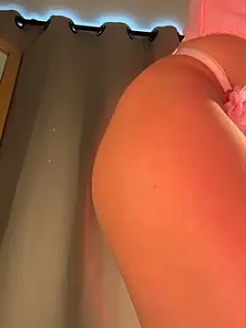 Snapshot of curchez_ chatting on 10.01.25 curchez online show from 10.01.25