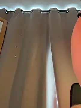 Snapshot of curchez_ chatting on 11.13.25 curchez online show from 11.13.25