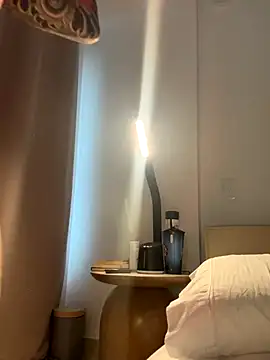 Snapshot of curchez_ chatting on 11.18.25 curchez online show from 11.18.25