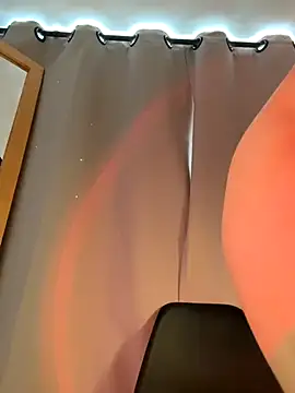 Snapshot of curchez_ chatting on 11.19.25 curchez online show from 11.19.25