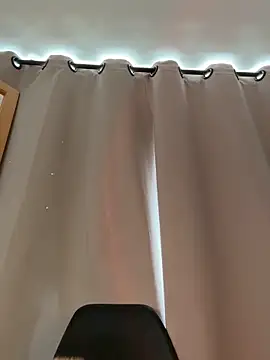 Snapshot of curchez_ chatting on 11.21.25 curchez online show from 11.21.25