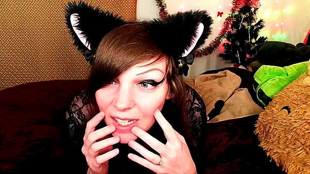 Snapshot of GamerGirlRoxyAndLee chatting on 12.29.24 GamerGirlRoxyAndLee online show from 12.29.24