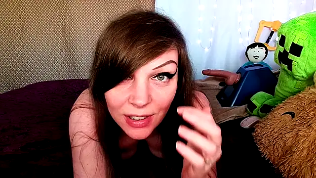 Snapshot of GamerGirlRoxyAndLee chatting on 01.18.25 GamerGirlRoxyAndLee online show from 01.18.25