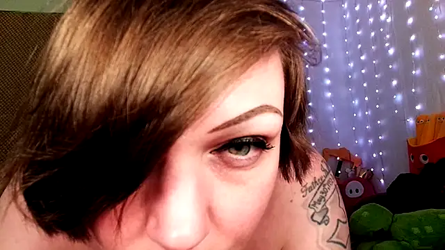 Snapshot of GamerGirlRoxyAndLee chatting on 03.02.25 GamerGirlRoxyAndLee online show from 03.02.25