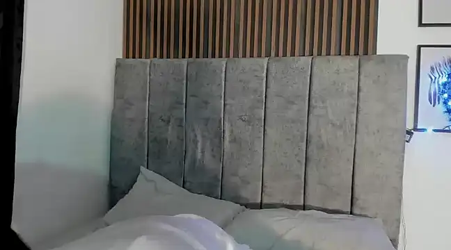 Snapshot of Hanna_Risso chatting on 12.28.24 Hanna Risso online show from 12.28.24