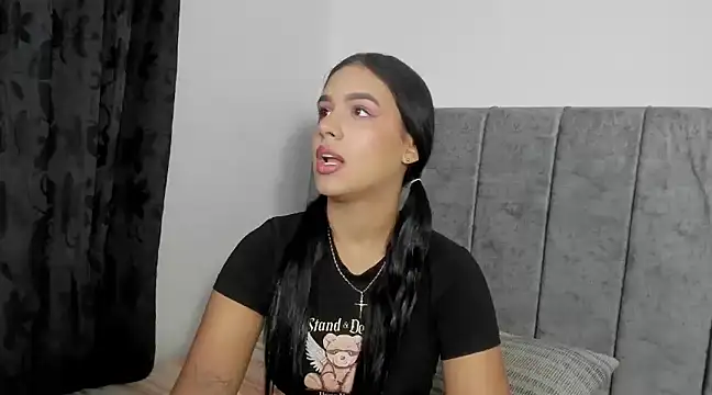 Snapshot of Hanna_Risso chatting on 03.20.25 Hanna Risso online show from 03.20.25