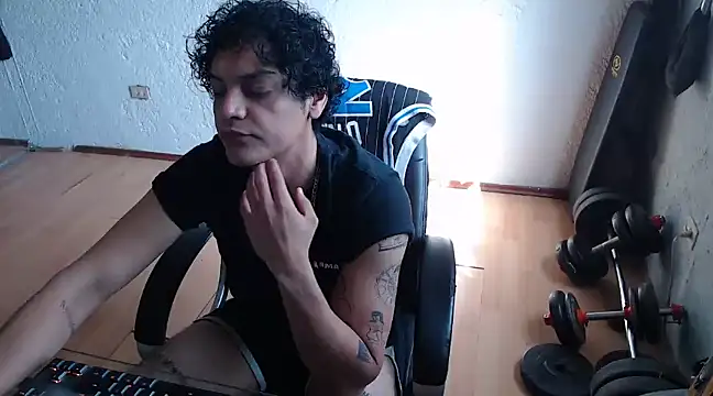 Snapshot of GruesoMexico chatting on 03.22.25 GruesoMexico online show from 03.22.25