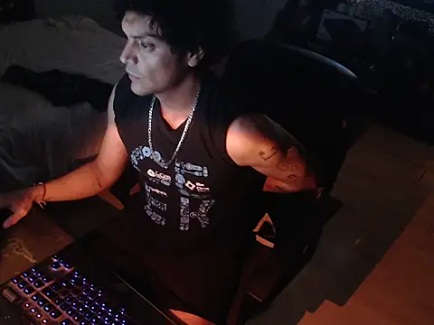 Snapshot of GruesoMexico chatting on 04.22.26 GruesoMexico online show from 04.22.26