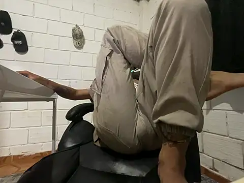 Snapshot of Max_TheHorseDick chatting on 06.20.26 Max TheHorseDick online show from 06.20.26