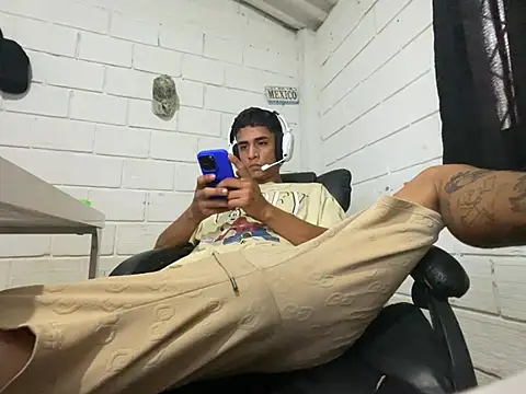 Snapshot of Max_TheHorseDick chatting on 07.09.26 Max TheHorseDick online show from 07.09.26