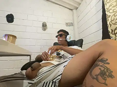Snapshot of Max_TheHorseDick chatting on 07.22.26 Max TheHorseDick online show from 07.22.26