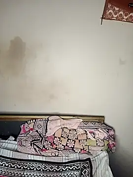 Snapshot of Sweet-Berry chatting on 02.21.25 Sweet-Berry online show from 02.21.25